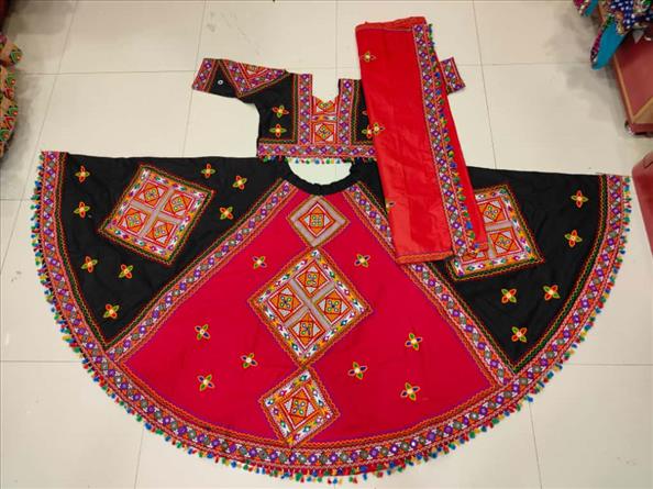 8114 RED BLACK CHANIYACHOLI CHANYACHOLI K B Dresswala